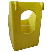 One hole plastic feeder